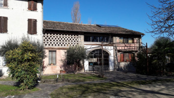 Cascina Sguazzarina outside