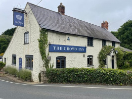 The Crown Inn Shorwell outside