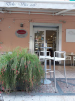 Dolce Vita Cafe inside
