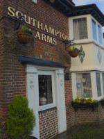 The Southampton Arms outside