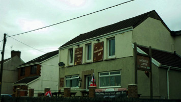 The Colliers Arms Pwll outside