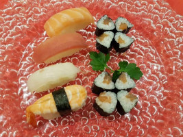 Sushi Aperto Tutti I Giorni food