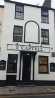 Y Castell outside