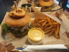 Fivestar Burger And Shakes food