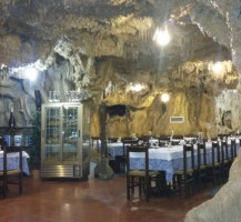 La Grotta inside
