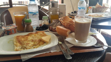 Café Monalisa food