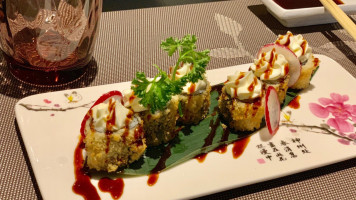 Zhou Sushi food