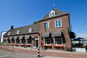 Grand Café Het Wapen Van Alblasserdam outside