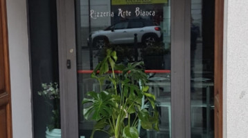 Pizzeria Arte Bianca outside