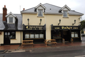 Dalys Inn inside