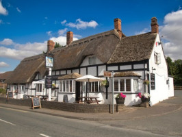 The Thatched Tavern outside