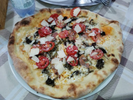 L'oasi Pizzeria food