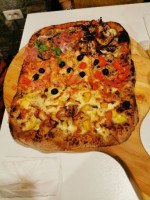 Eraora Pizzeria food