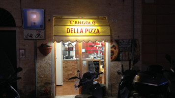 L'angolo Della Pizza inside
