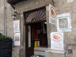 La Cirioletta Ignorante Italian Street Food outside