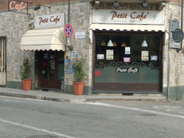 Petit Cafe outside