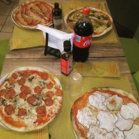 La Bottega Della Pizza food