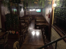 Joan Pub-pizzeria Di Vlora inside