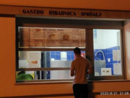 Fast Food Omisalj Ribarnica outside
