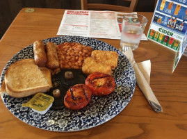 Wetherspoon St Georges Hall food