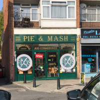 Flo's Pie And Mash outside