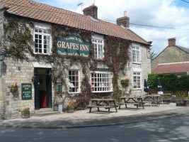 The Grapes Inn outside