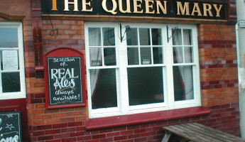 The Queen Mary Inn outside