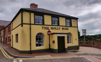Holly Bush Inn outside