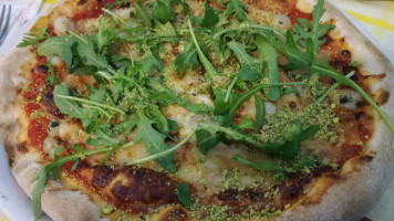 Pizzeria Mythos food