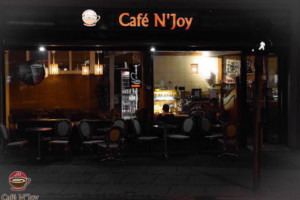 Cafe N'joy inside