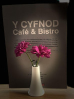 Y Cyfnod Cafe Bistro food