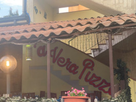 A’ Vera Pizza outside
