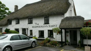 The Highwayman's Haunt outside