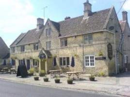 The Wellesley Arms outside