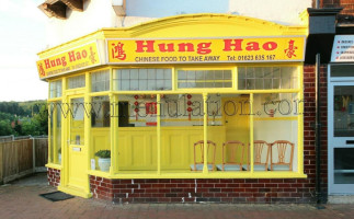 Hung Hao outside