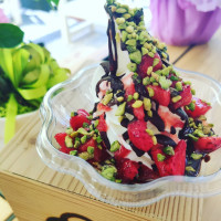 Fingusto Gelateria Yogurteria food