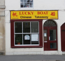 Lucky Boat outside