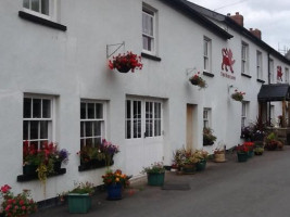 The Red Lion, Llangorse outside