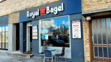 Royal Bagel outside