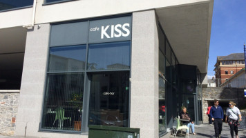 Cafe Kiss outside