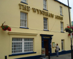 The Wyndham Arms (wetherspoon) outside