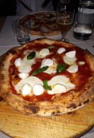 Lampadina Pizza E Cucina Di Acanfora Luigi food