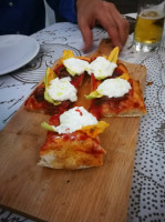The Brothers' Risto Pizza food