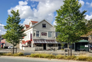 West End Pub outside