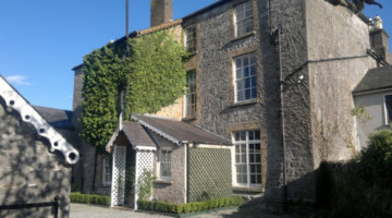 The Castle Arms outside