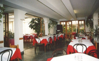 Centrale Pizzeria inside