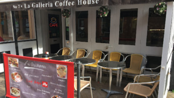 La Galleria Coffee House outside