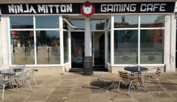 Ninja Mitton Gaming Cafe inside