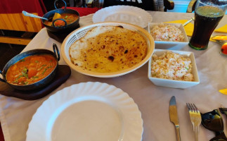 Indian Hut Curry And Pizza food