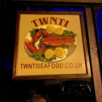 Twnti Seafood outside